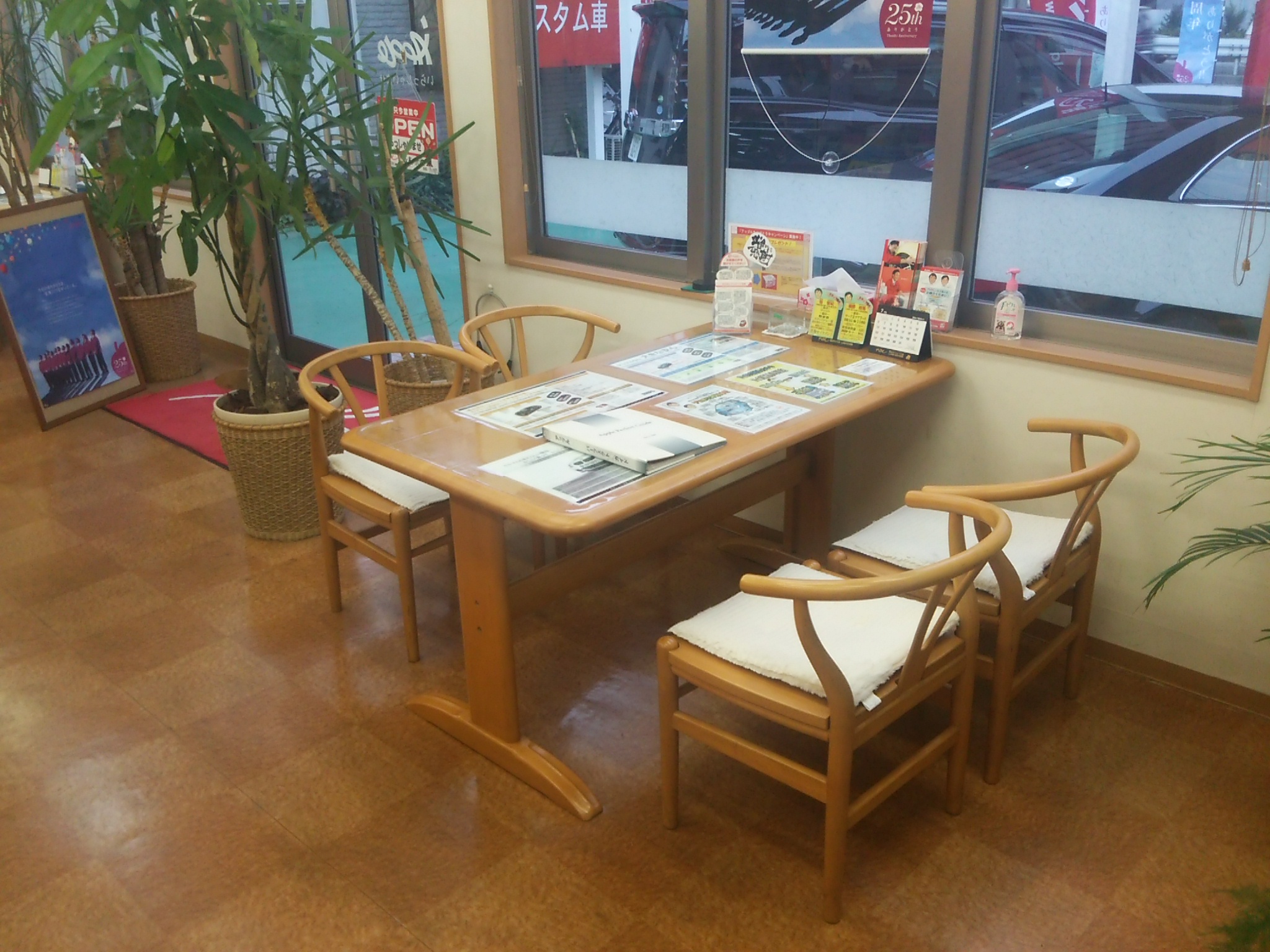shikuname4のアップル美女木バイパス店で、あなたの車を簡単に査定してみませんか？お気軽にご来店ください。