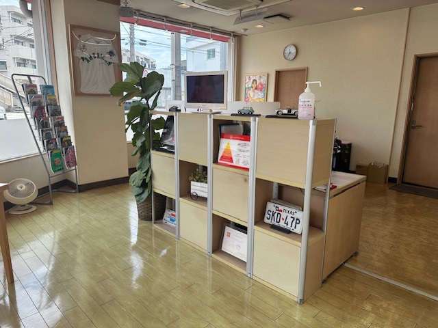 shikuname4のアップル梶ヶ谷店で、あなたの車を簡単に査定してみませんか？お気軽にご来店ください。