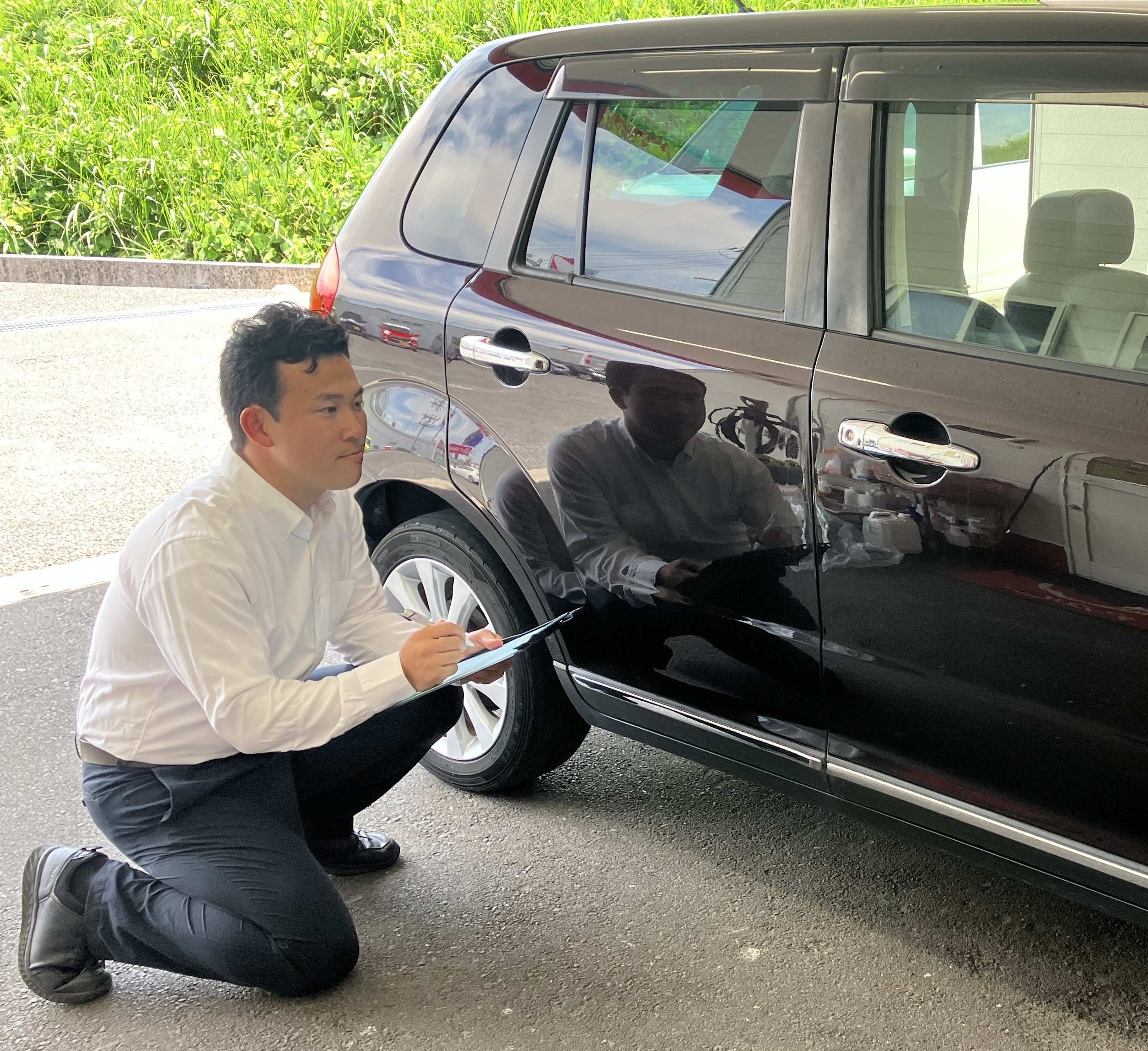 車査定のご相談は、shikuname2のアップル桑名大桑店で！専門スタッフが丁寧に対応します。