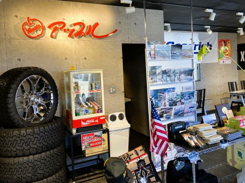 shikuname4のアップルさいたま岩槻インター店で、あなたの車を簡単に査定してみませんか？お気軽にご来店ください。