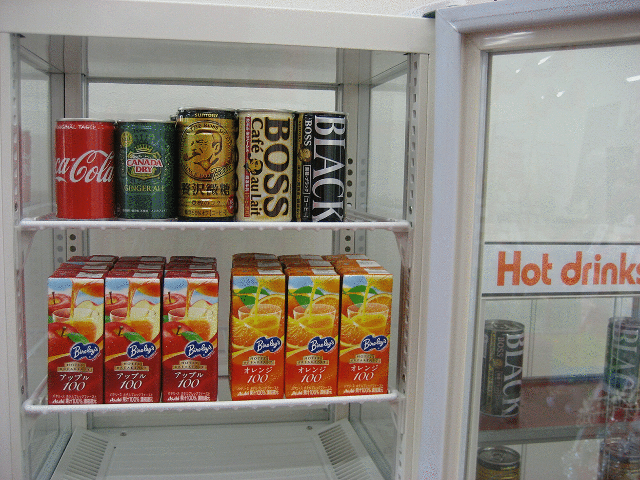 shikuname4のアップル石内バイパス店で、あなたの車を簡単に査定してみませんか？お気軽にご来店ください。