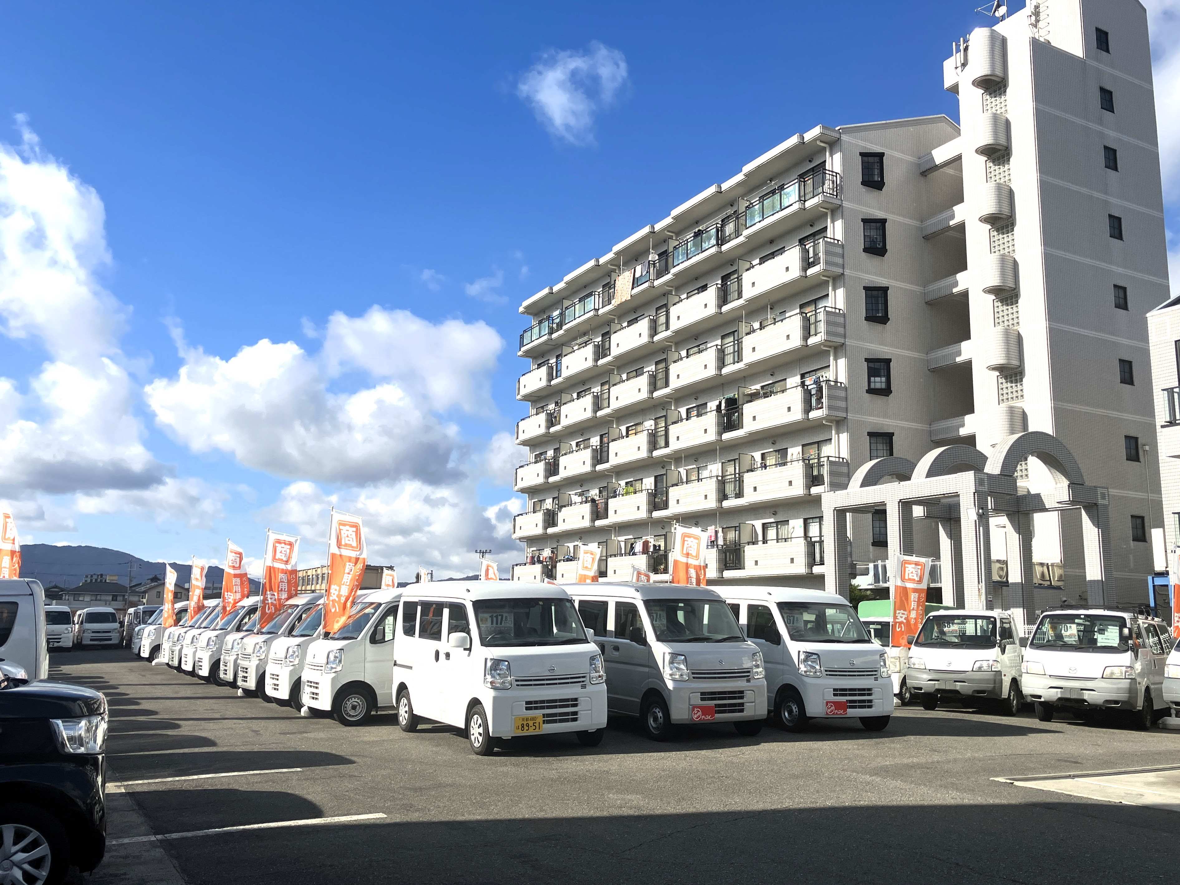 shikuname4のアップル京都店で、あなたの車を簡単に査定してみませんか？お気軽にご来店ください。