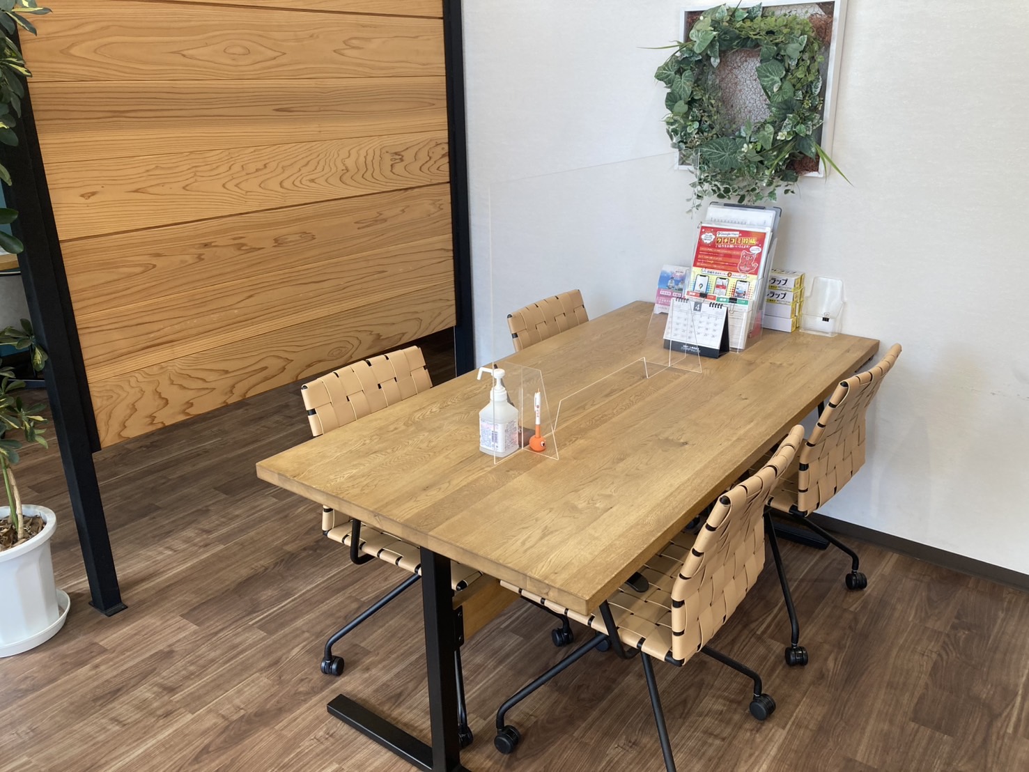 shikuname4のアップル広島戸坂店で、あなたの車を簡単に査定してみませんか？お気軽にご来店ください。