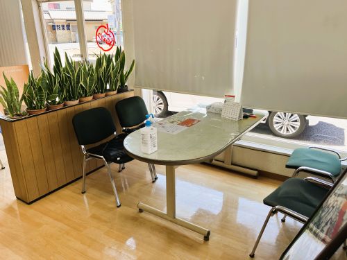 shikuname4のアップル春日部店で、あなたの車を簡単に査定してみませんか？お気軽にご来店ください。