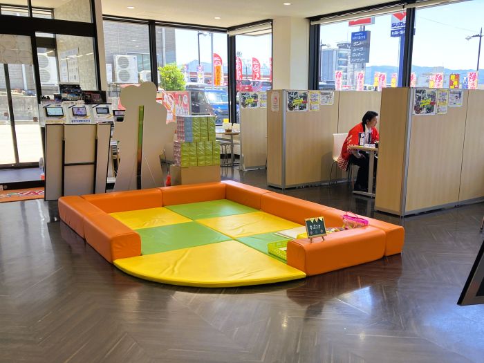 shikuname4のアップル富山インター店で、あなたの車を簡単に査定してみませんか？お気軽にご来店ください。