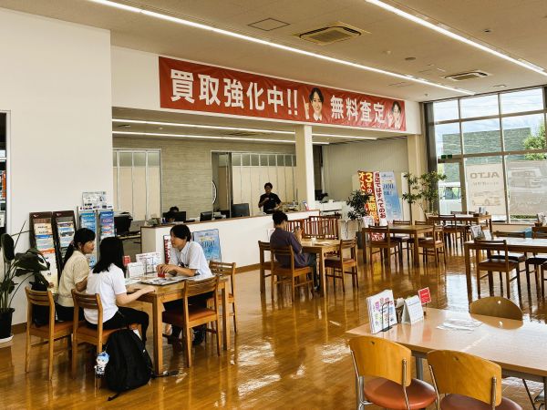 車査定のご相談は、shikuname2のアップル丸亀店で！専門スタッフが丁寧に対応します。