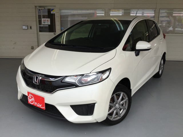 ホンダ フィット 1 3 13g Fパッケージ 4wd 17 パール 中古車情報 中古車買取 中古車査定のアップル